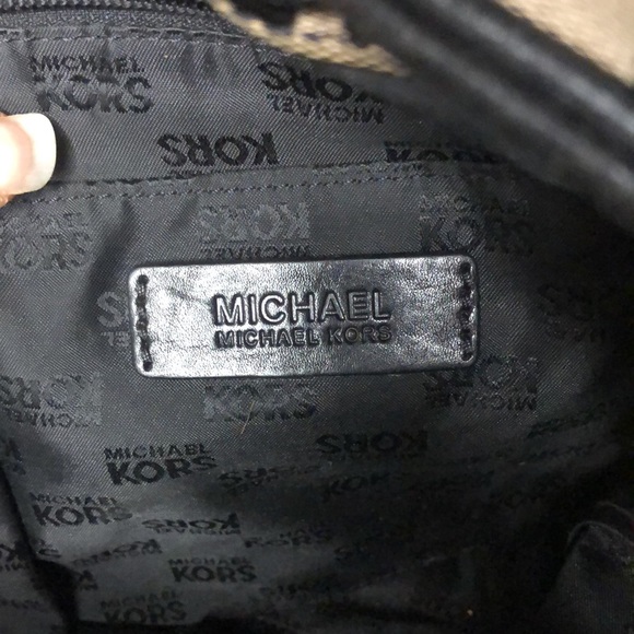 MICHAEL KORS tan and black signature satchel. Leather and canvas exterior. - Picture 14 of 16